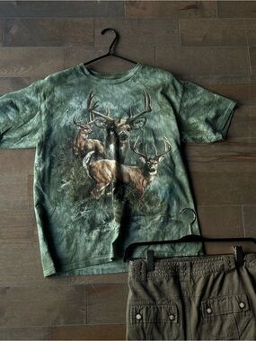 Vintage Green Deer Graphic Tee - Multi-Buck Scene
